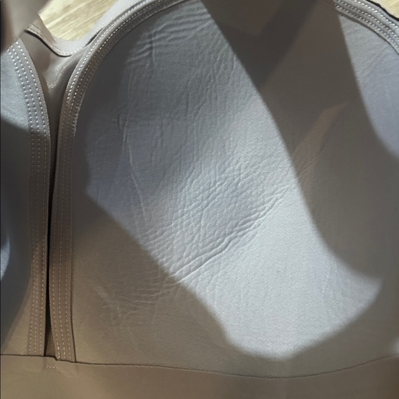 lululemon athletica Light Blue Enlite Sports Bra 36E - Picture 6 of 9